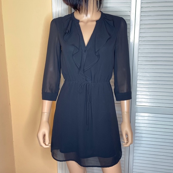 H&M Dresses & Skirts - Ruffle front chiffon black dress